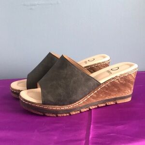 NWOT B Comfort black/grayish slip on wedge sandals size 10